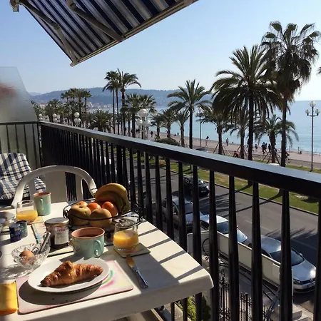 Promenade - Cariatide Promenade Sea View
