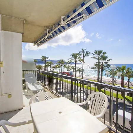 Promenade - Cariatide Promenade Sea View