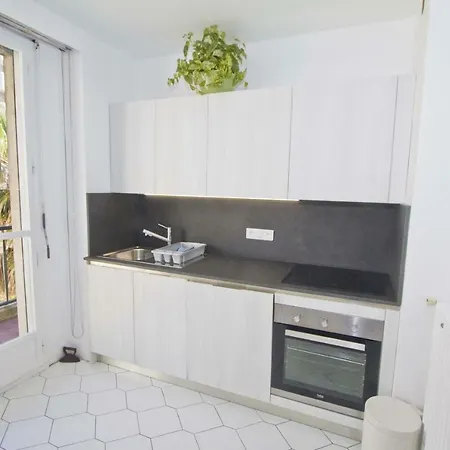 Promenade - Cariatide Promenade Sea View